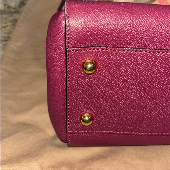 Burberry Soft Grain Medium Buckle Tote-Excellent! 👛 - Picture 15 of 15